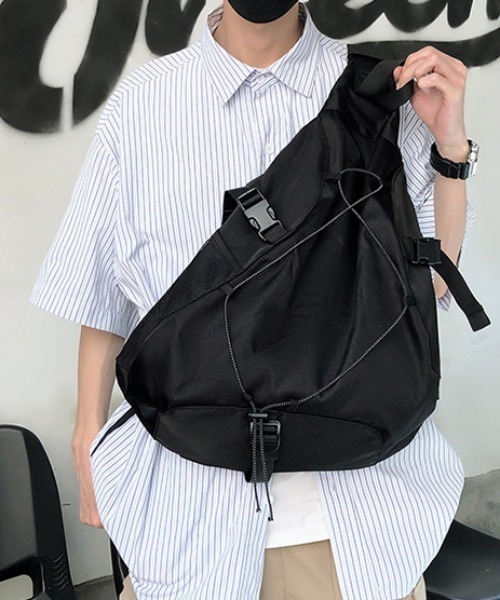 link lot（リンクロット）の「【A4サイズ対応】ドロストワンショルダーバッグ 大容量 ボディバッグ 男女兼用（ショルダーバッグ・メンズ・グレー/ブラック/ネイビー・F）」の9枚目の写真