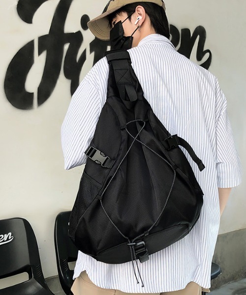 link lot（リンクロット）の「【A4サイズ対応】ドロストワンショルダーバッグ 大容量 ボディバッグ 男女兼用（ショルダーバッグ・メンズ・グレー/ブラック/ネイビー・F）」の12枚目の写真