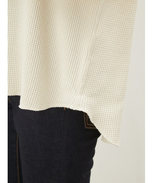 Mila Owen(ミラオーウェン)の「ワッフルヘンリーカットトップス【手洗い可能】(Tシャツ/カットソー・レディース・ブルー/ネイビー/ホワイト/ピンク・FREE)」の11枚目の写真