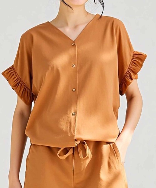 aquagarage（アクアガレージ）の「涼しげ素材のラッフルスリーブVネックブラウス（シャツ/ブラウス・レディース・オフホワイト/カーキ/ブラック/キャメル/ベージュ・M/L/S）」の5枚目の写真