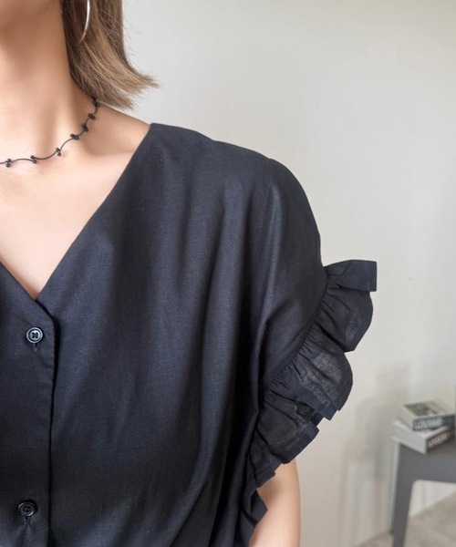 aquagarage（アクアガレージ）の「涼しげ素材のラッフルスリーブVネックブラウス（シャツ/ブラウス・レディース・オフホワイト/カーキ/ブラック/キャメル/ベージュ・M/L/S）」の11枚目の写真