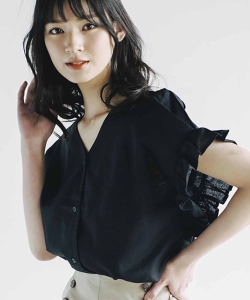 aquagarage（アクアガレージ）の「涼しげ素材のラッフルスリーブVネックブラウス（シャツ/ブラウス・レディース・オフホワイト/カーキ/ブラック/キャメル/ベージュ・M/L/S）」の20枚目の写真