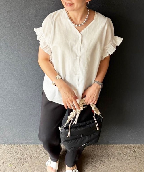 aquagarage（アクアガレージ）の「涼しげ素材のラッフルスリーブVネックブラウス（シャツ/ブラウス・レディース・オフホワイト/カーキ/ブラック/キャメル/ベージュ・M/L/S）」の16枚目の写真