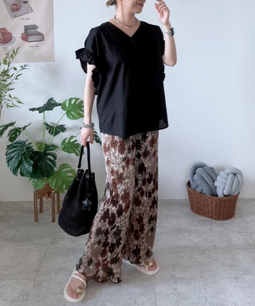 aquagarage（アクアガレージ）の「涼しげ素材のラッフルスリーブVネックブラウス（シャツ/ブラウス・レディース・オフホワイト/カーキ/ブラック/キャメル/ベージュ・M/L/S）」の22枚目の写真