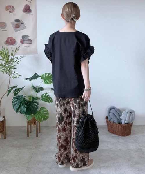 aquagarage（アクアガレージ）の「涼しげ素材のラッフルスリーブVネックブラウス（シャツ/ブラウス・レディース・オフホワイト/カーキ/ブラック/キャメル/ベージュ・M/L/S）」の19枚目の写真