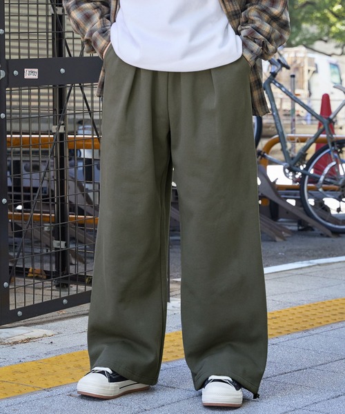 ダークグレー ストレートパンツ ドローコード付き MONO-MART（モノマート）の「タックワイド裾ドローコード