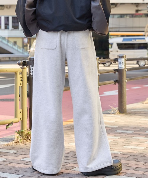 MONO-MART（モノマート）の「タックワイド裾ドローコードストレートスウェットパンツ（スウェットパンツ・メンズ・ブラック/アイボリー/ダークグレー/ライトグレー・S/M/L）」の12枚目の写真