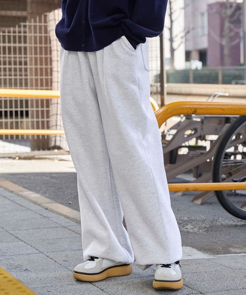 MONO-MART（モノマート）の「タックワイド裾ドローコードストレートスウェットパンツ（スウェットパンツ・メンズ・ブラック/アイボリー/ダークグレー/ライトグレー・S/M/L）」の16枚目の写真