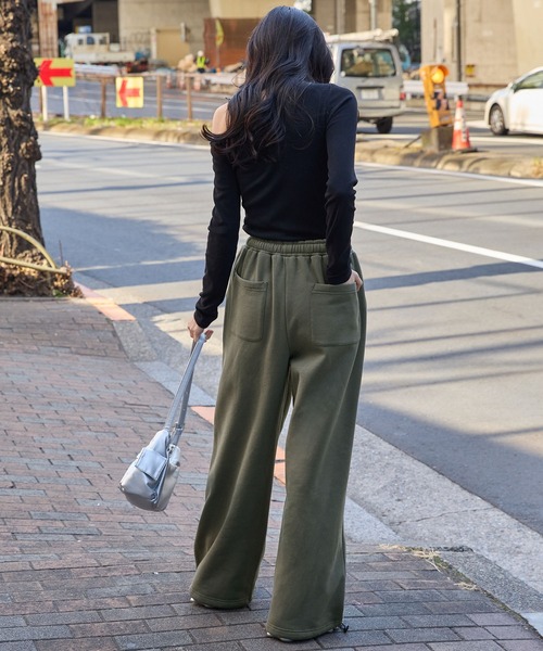 MONO-MART（モノマート）の「タックワイド裾ドローコードストレートスウェットパンツ（スウェットパンツ・メンズ・ブラック/アイボリー/ダークグレー/ライトグレー・S/M/L）」の7枚目の写真