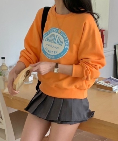 ROOPTOKYO(ループトウキョウ)の「フロントロゴ ショート丈スウェット カラフルプルオーバー 夏物 夏服(スウェット・レディース・ライトグレー/パープル/オレンジ・FREE)」の3枚目の写真