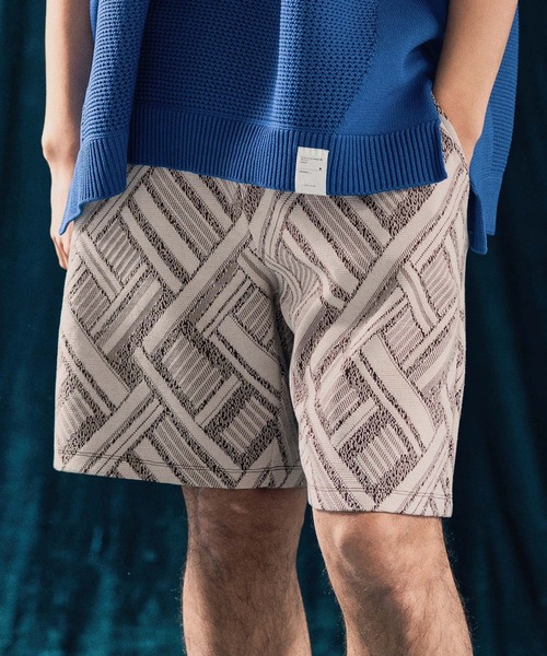 ANGENEHM(アンゲネーム)の「mp13336-Geometric jacquard fabric shorts ショートパンツ(その他パンツ・メンズ・ブラック/キナリ・S/M/L)」の1枚目の写真