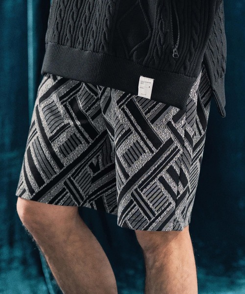 ANGENEHM(アンゲネーム)の「mp13336-Geometric jacquard fabric shorts ショートパンツ(その他パンツ・メンズ・ブラック/キナリ・S/M/L)」の4枚目の写真