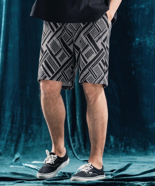 ANGENEHM(アンゲネーム)の「mp13336-Geometric jacquard fabric shorts ショートパンツ(その他パンツ・メンズ・ブラック/キナリ・S/M/L)」の3枚目の写真