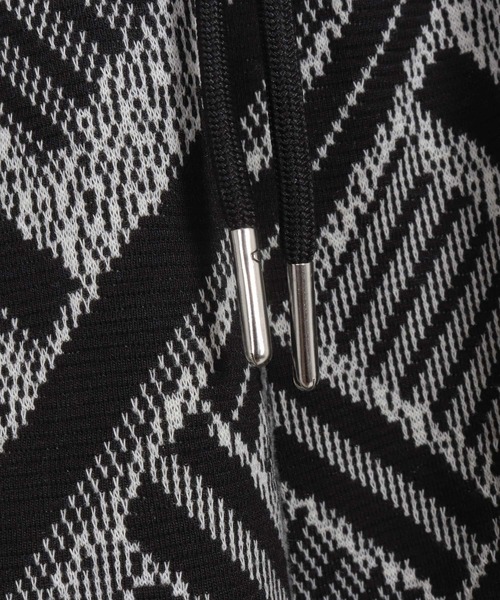 ANGENEHM(アンゲネーム)の「mp13336-Geometric jacquard fabric shorts ショートパンツ(その他パンツ・メンズ・ブラック/キナリ・S/M/L)」の14枚目の写真
