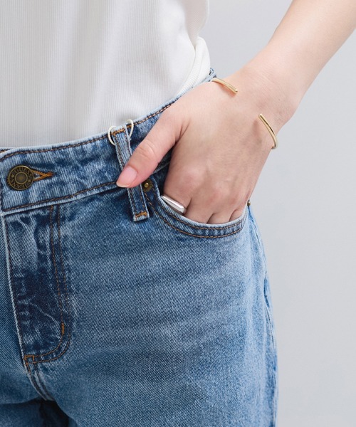 GUESS JEANS（ゲスジーンズ）の「【GUESS(ゲス)】MID RISE STRAIGHT/ デニム ストレートジーンズ（デニムパンツ・レディース・ブラック/サックスブルー/ブルー・L/S/M）」の12枚目の写真