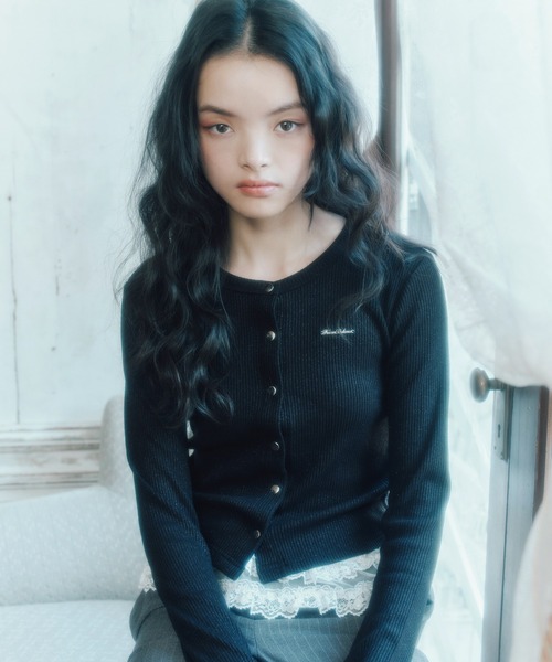 FCMM（エフシーエムエム）の「GLITTER ROUND NECK CARDIGAN/グリッダーラウンドネックカーディガン（カーディガン/ボレロ・レディース・ホワイト/ブラック/グレー・MEDIUM/SMALL）」の2枚目の写真