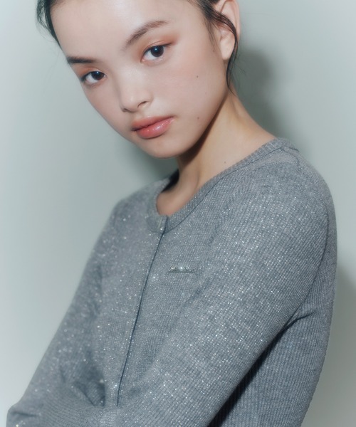 FCMM（エフシーエムエム）の「GLITTER ROUND NECK CARDIGAN/グリッダーラウンドネックカーディガン（カーディガン/ボレロ・レディース・ホワイト/ブラック/グレー・MEDIUM/SMALL）」の7枚目の写真
