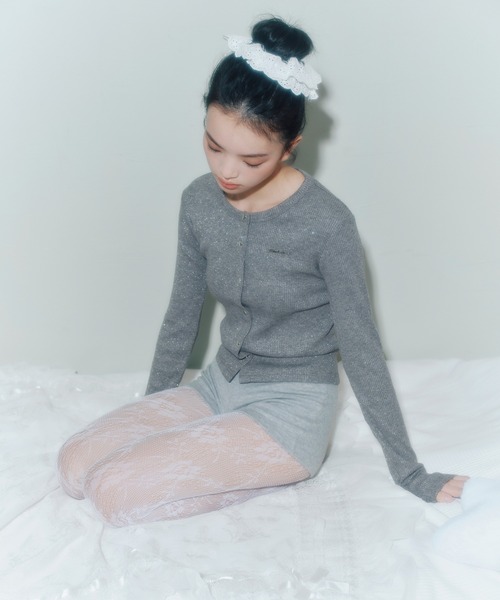 FCMM（エフシーエムエム）の「GLITTER ROUND NECK CARDIGAN/グリッダーラウンドネックカーディガン（カーディガン/ボレロ・レディース・ホワイト/ブラック/グレー・MEDIUM/SMALL）」の11枚目の写真