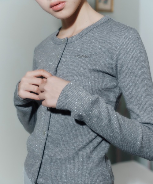 FCMM（エフシーエムエム）の「GLITTER ROUND NECK CARDIGAN/グリッダーラウンドネックカーディガン（カーディガン/ボレロ・レディース・ホワイト/ブラック/グレー・MEDIUM/SMALL）」の8枚目の写真