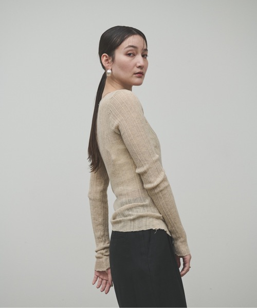 Lutim by u(ルチバイユー)の「Docking bustier sheer knit tops / ドッキングビスチェシアーニットトップス(Tシャツ/カットソー・レディース・ベージュ/ホワイト/グレー・FREE)」の13枚目の写真