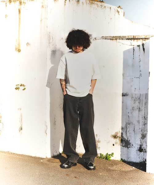 WISM（ウィズム）の「WISM ORIGINAL PRODUCT BAGGY DENIM PANT 1（デニムパンツ・メンズ・ベージュ/ブラック/ブルー・32/30/34）」の4枚目の写真