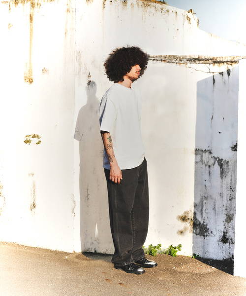 WISM（ウィズム）の「WISM ORIGINAL PRODUCT BAGGY DENIM PANT 1（デニムパンツ・メンズ・ベージュ/ブラック/ブルー・32/30/34）」の5枚目の写真