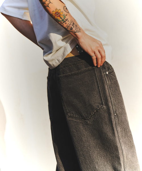 WISM（ウィズム）の「WISM ORIGINAL PRODUCT BAGGY DENIM PANT 1（デニムパンツ・メンズ・ベージュ/ブラック/ブルー・32/30/34）」の8枚目の写真