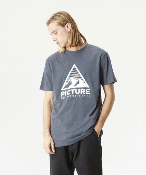 PICTURE ORGANIC CLOTHING(ピクチャーオーガニッククロージング)の「【PICTURE/ピクチャー】AUTHENTIC TEE/半袖マウンテンロゴTシャツ(Tシャツ/カットソー・メンズ・ホワイト系その他/ダークブルー/イエロー・MEDIUM/LARGE/X-LARGE)」の10枚目の写真