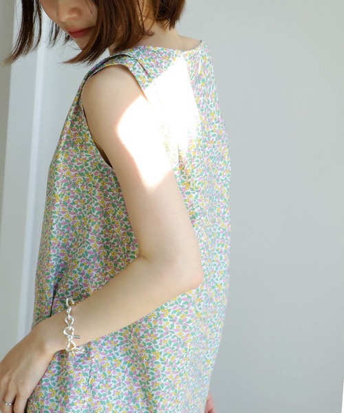 Jines(ジネス)の「リバティプリント ノースリーブブラウス(シャツ/ブラウス・レディース・ブルー/ピンク・38)」の12枚目の写真