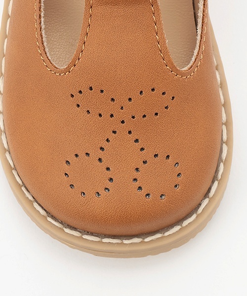 petit main（プティマイン）の「チェリーアイレットシューズ（サンダル・キッズ・ベージュ/ブラウン/オフホワイト・17cm/18cm/16cm/15cm）」の9枚目の写真