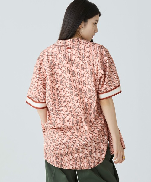 LACOSTE(ラコステ)の「ウィメンズ オーバーサイズ オープンカラーモノグラムシャツ(シャツ/ブラウス・レディース・ピンク・34/38/36)」の4枚目の写真