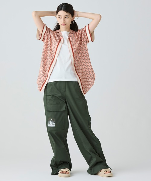 LACOSTE(ラコステ)の「ウィメンズ オーバーサイズ オープンカラーモノグラムシャツ(シャツ/ブラウス・レディース・ピンク・34/38/36)」の10枚目の写真