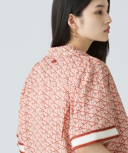 LACOSTE(ラコステ)の「ウィメンズ オーバーサイズ オープンカラーモノグラムシャツ(シャツ/ブラウス・レディース・ピンク・34/38/36)」の3枚目の写真