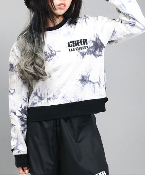 CHEER(チアー)の「バック編み上げデザインショート丈タイダイ柄トレーナー(スウェット・レディース・ブルー/ピンク/グレー・S/L/M)」の4枚目の写真