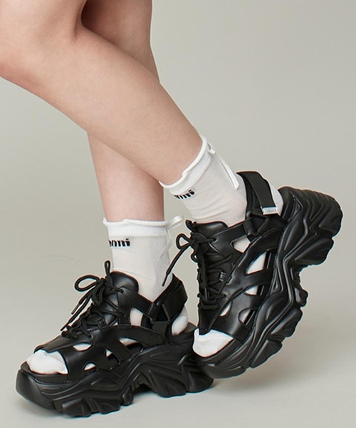 JENNI（ジェニィ）の「【リバイバルアイテム】厚底スニーカー風スポサン（サンダル・キッズ・ブラック/オフホワイト・24cm/23cm/22cm）」の2枚目の写真