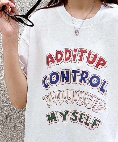 LOWO(ロワ)の「綿混英字プリントオーバーサイズTシャツ カットソー(Tシャツ/カットソー・レディース・ホワイト/グレー・FREE)」の4枚目の写真