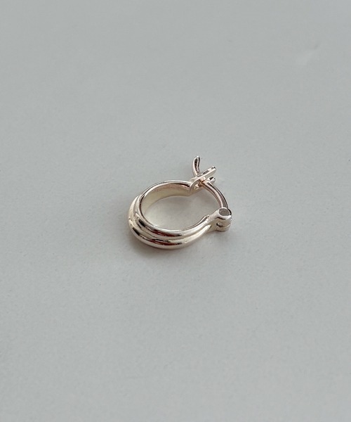 CANAL JEAN（キャナルジーン）の「Pt　Arcフープピアス（ピアス（両耳用）・レディース・ゴールド/シルバー・ONE SIZE）」の4枚目の写真
