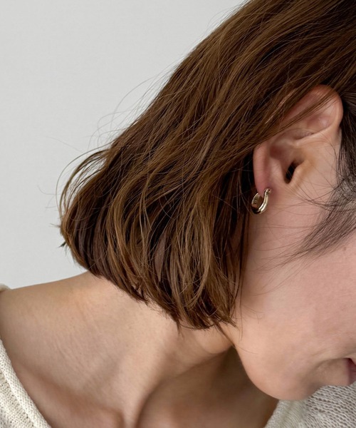 CANAL JEAN（キャナルジーン）の「Pt　Arcフープピアス（ピアス（両耳用）・レディース・ゴールド/シルバー・ONE SIZE）」の6枚目の写真