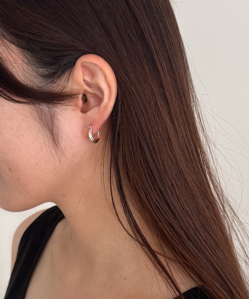 CANAL JEAN（キャナルジーン）の「Pt　Arcフープピアス（ピアス（両耳用）・レディース・ゴールド/シルバー・ONE SIZE）」の7枚目の写真
