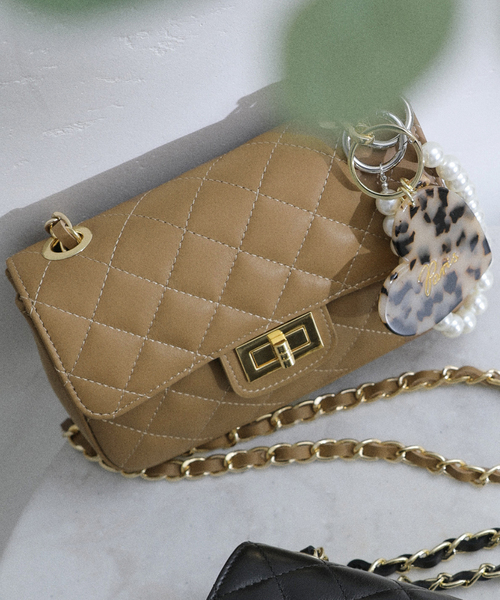 La TOTALITE(ラトータリテ)の「MILOS / ミロス キルティングチェーンバッグ(ショルダーバッグ・レディース・ベージュ/ブラック・FREE)」の9枚目の写真