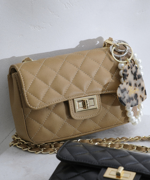 La TOTALITE(ラトータリテ)の「MILOS / ミロス キルティングチェーンバッグ(ショルダーバッグ・レディース・ベージュ/ブラック・FREE)」の10枚目の写真