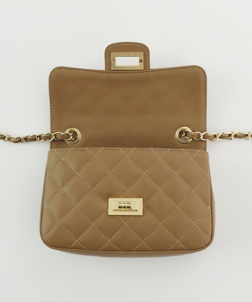 La TOTALITE(ラトータリテ)の「MILOS / ミロス キルティングチェーンバッグ(ショルダーバッグ・レディース・ベージュ/ブラック・FREE)」の15枚目の写真