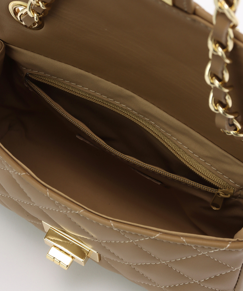 La TOTALITE(ラトータリテ)の「MILOS / ミロス キルティングチェーンバッグ(ショルダーバッグ・レディース・ベージュ/ブラック・FREE)」の17枚目の写真