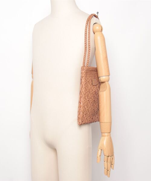 MAISON mou（メゾンムー）の「【Swaraj/スワラージ】手編みメッシュレザー・ショルダーBAG（ショルダーバッグ・レディース・ホワイト/ゴールド系その他/シルバー/ブラウン・FREE）」の5枚目の写真