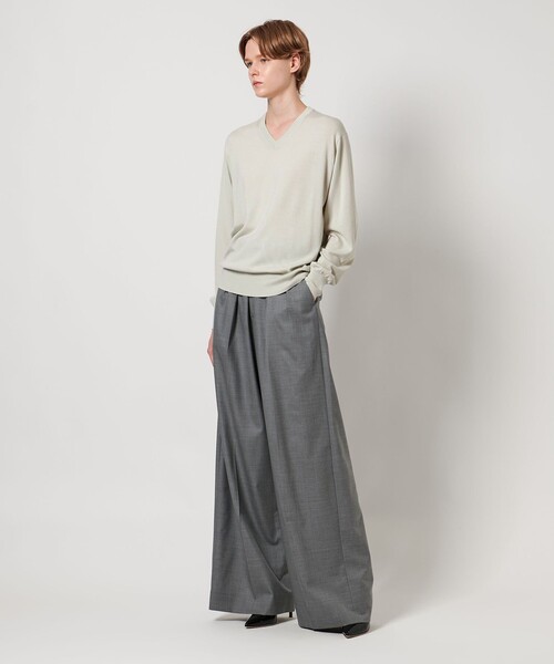 LOEFF(ロエフ)の「<LOEFF>16ゲージ Vネック ニット(ニット/セーター・レディース・オフホワイト/ベージュ/グレー系・FREE)」の5枚目の写真