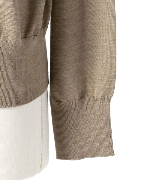 LOEFF(ロエフ)の「<LOEFF>16ゲージ Vネック ニット(ニット/セーター・レディース・オフホワイト/ベージュ/グレー系・FREE)」の17枚目の写真