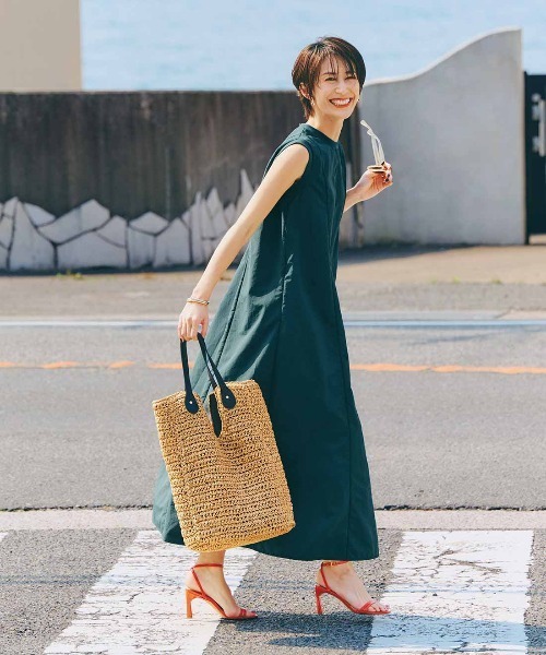 IEDIT（イディット）の「ＩＥＤＩＴ　軽やかに持ててたっぷり入る　手編みペーパートートバッグ〈ブラウンカラー〉（トートバッグ・レディース・ブラウン・ONE SIZE）」の2枚目の写真