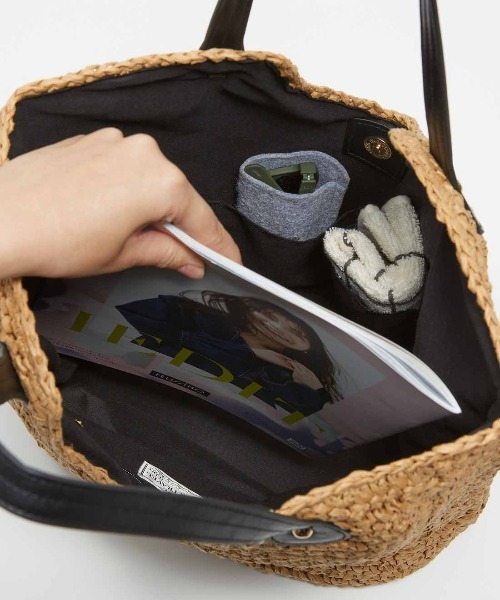 IEDIT（イディット）の「ＩＥＤＩＴ　軽やかに持ててたっぷり入る　手編みペーパートートバッグ〈ブラウンカラー〉（トートバッグ・レディース・ブラウン・ONE SIZE）」の5枚目の写真