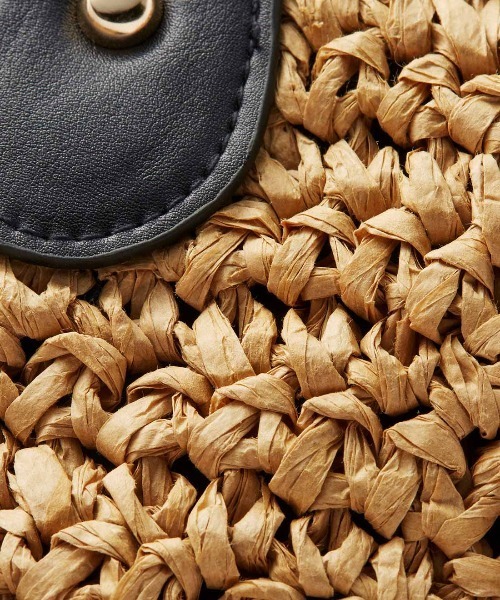 IEDIT（イディット）の「ＩＥＤＩＴ　軽やかに持ててたっぷり入る　手編みペーパートートバッグ〈ブラウンカラー〉（トートバッグ・レディース・ブラウン・ONE SIZE）」の6枚目の写真