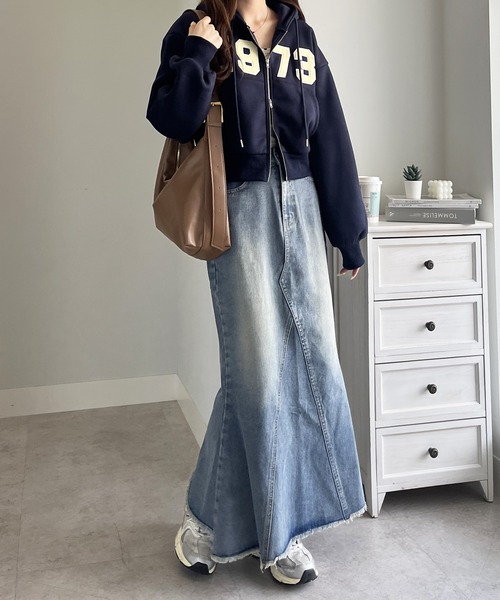 nelliy.(ネルリー)の「ショート丈ダブルジップロゴワッペン刺繍スウェットパーカー(パーカー・レディース・ネイビー/グレー・FREE)」の14枚目の写真